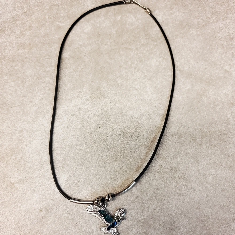*O 🦅📿 Eagle pendant w/ black cord necklace